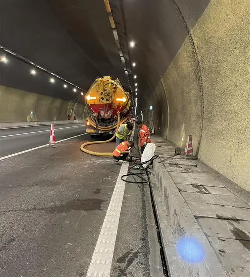 莱西隧道排水渠清淤